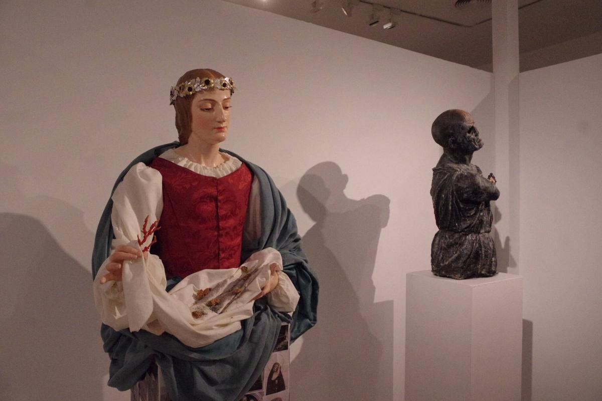 El escultor malagueño José Cano (2004) plantea una lectura emocional de los sucesos de mayo de 1931, 95 años después, en una exposición en la Agrupación de Cofradías