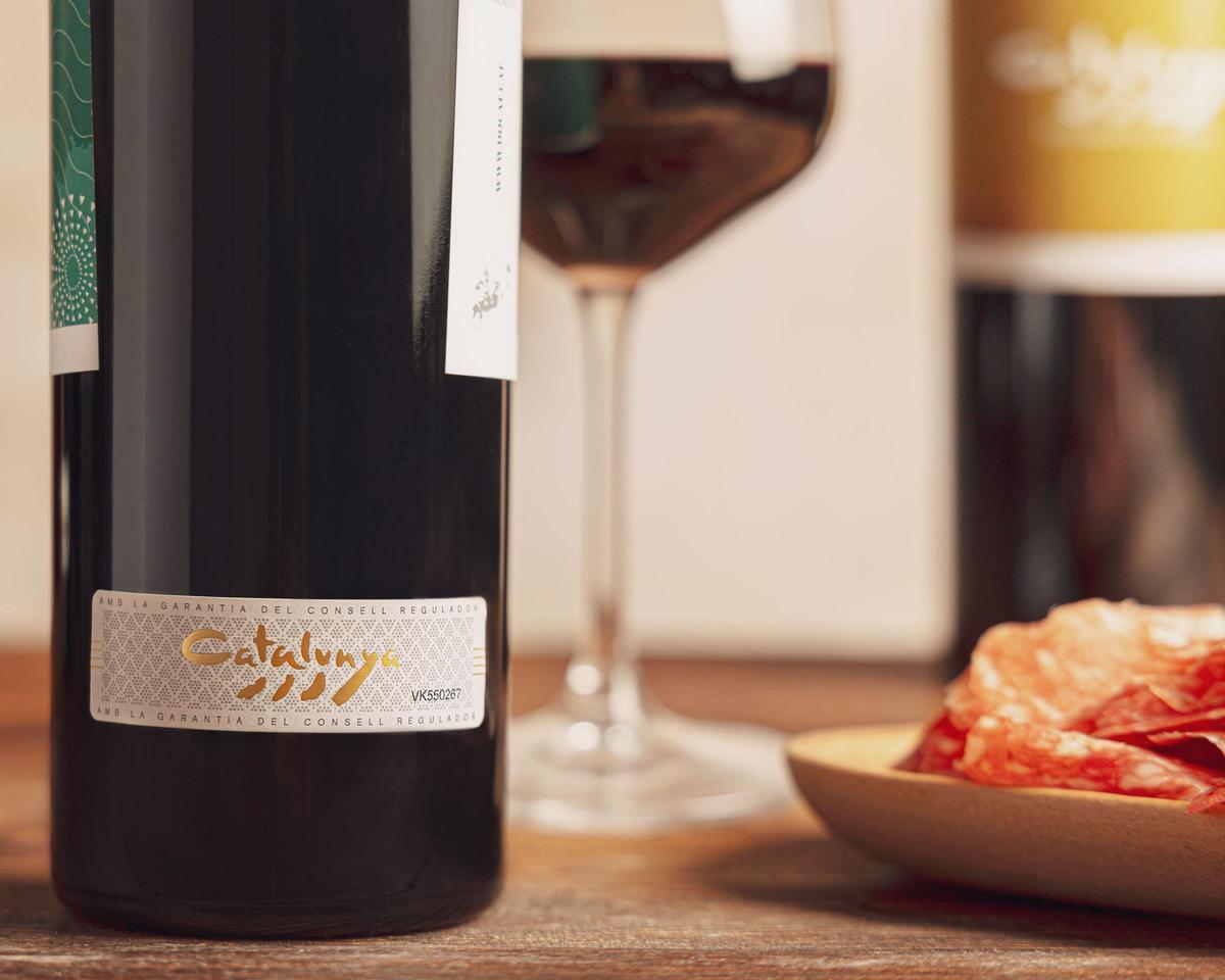 La DO Catalunya ha sabido consolidarse como una de las figuras más representativas del vino en nuestro país. La DO Catalunya ha sabido consolidarse como una de las figuras más representativas del vino en nuestro país.