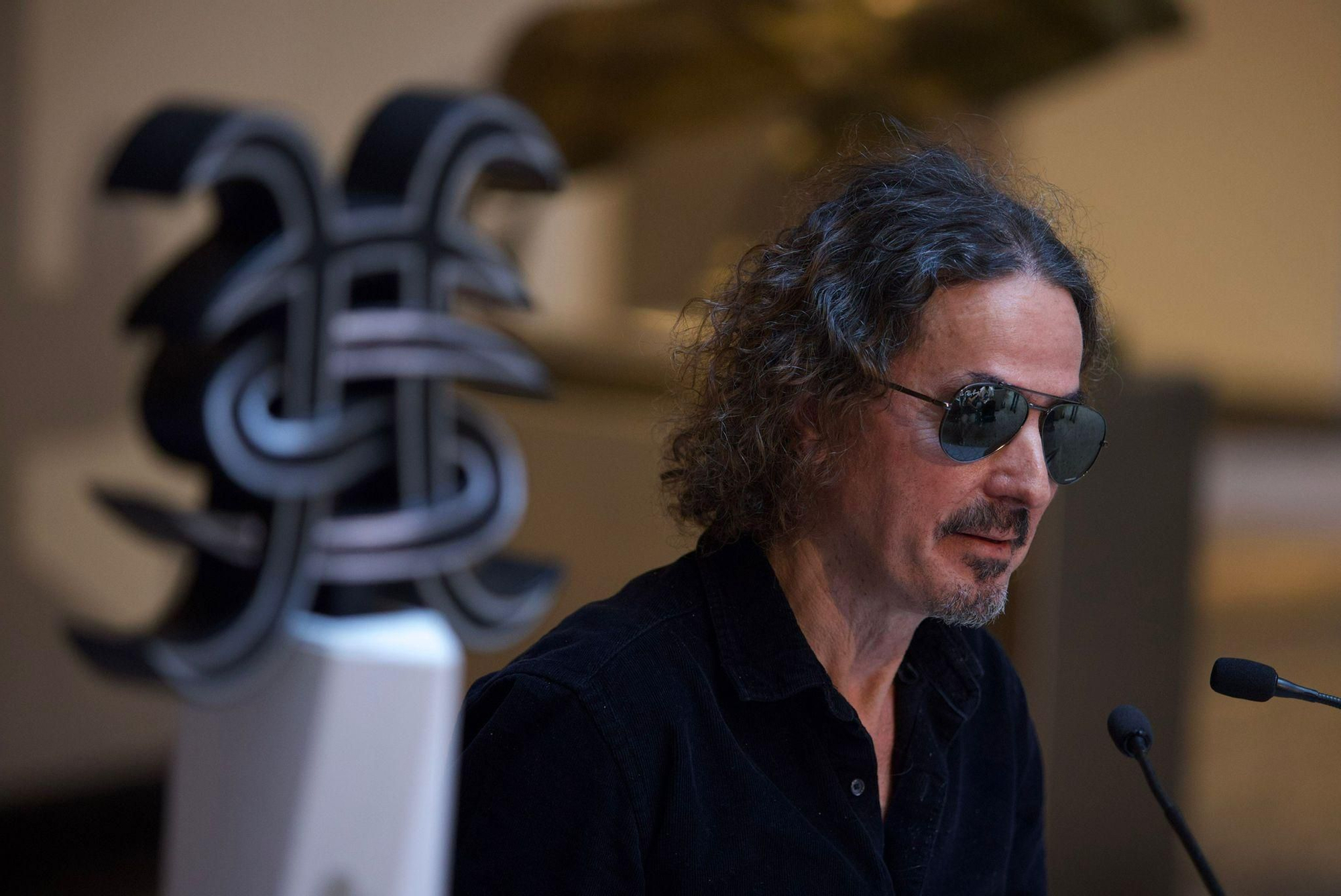 Presentación de la escultura en honor a Héroes del Silencio