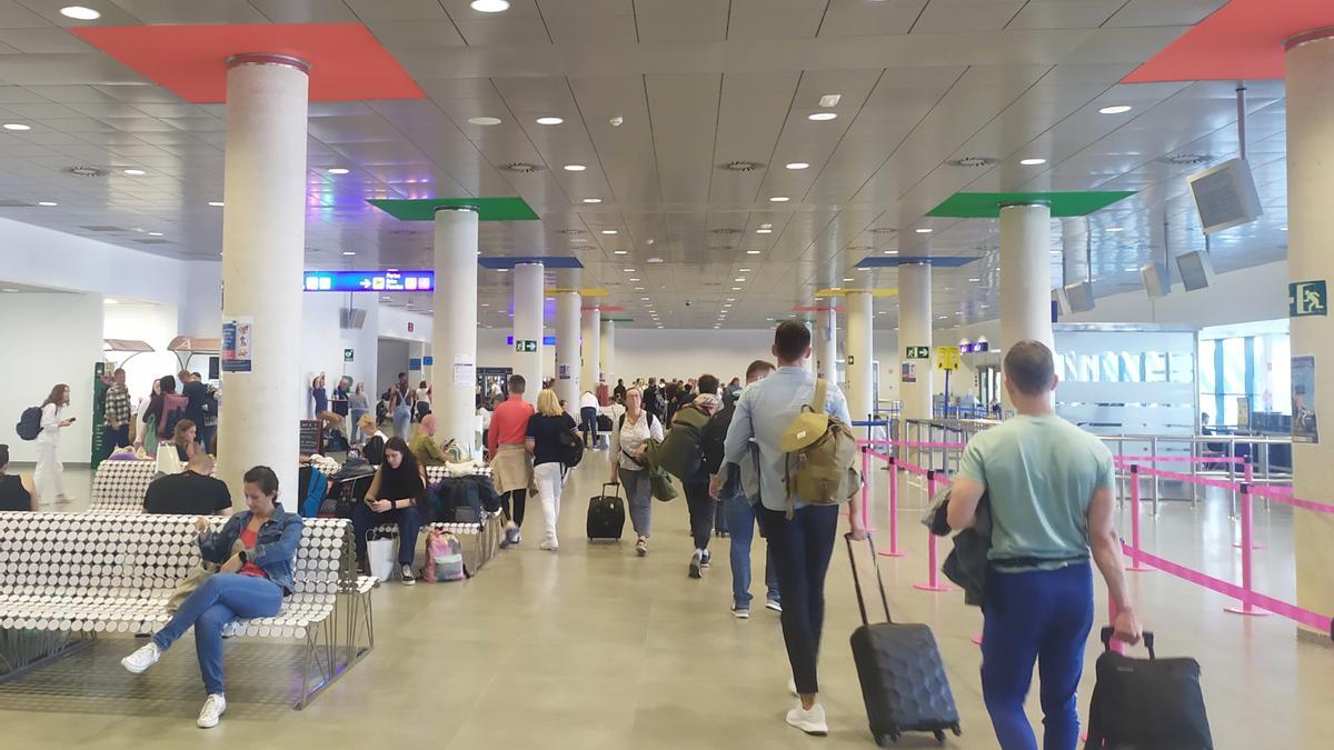 Las instalaciones del aeropuerto de Castellón han sumado el mayor ritmo de viajeros desde su apertura.