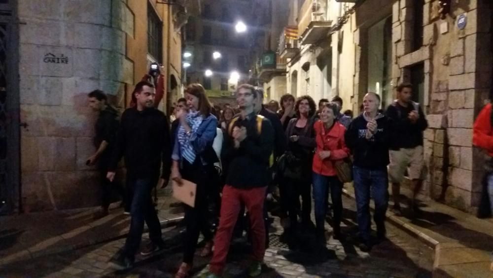 Marxa de protesta contra les detencions a la Plaça del Vi