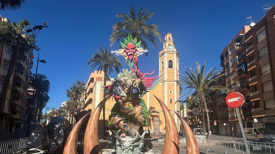 Los monumentos ya se ven en las calles de Torrent.