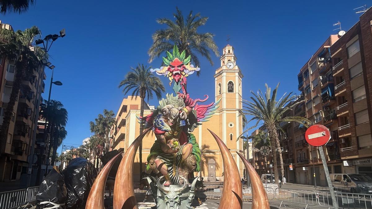 Los monumentos ya se ven en las calles de Torrent.