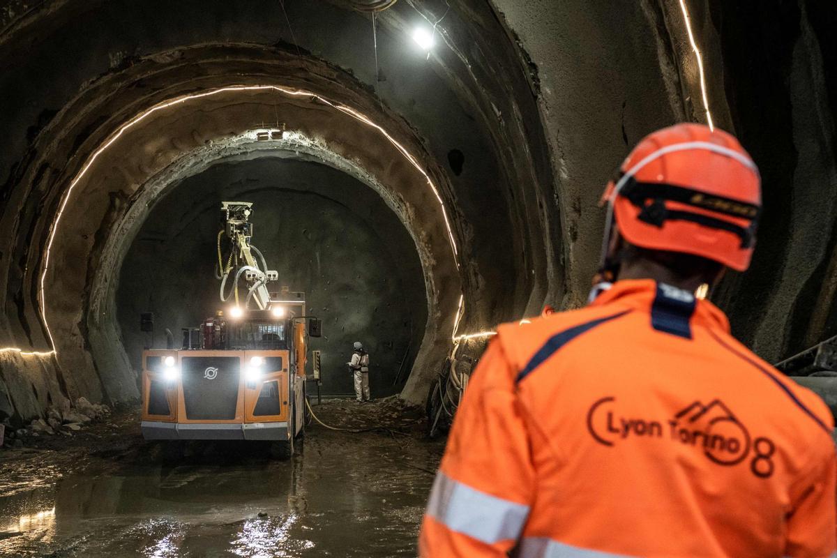 Construcción de un túnel para la línea de tren de alta velocidad TAV entre Lyon y Turín, en Chiomonte, noroeste de Italia, el 18 de enero de 2023.