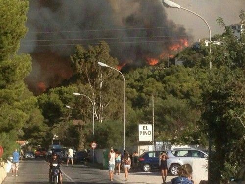 El incendio de Xàbia afecta ya a 439 hectáreas, de las que 413 son forestales