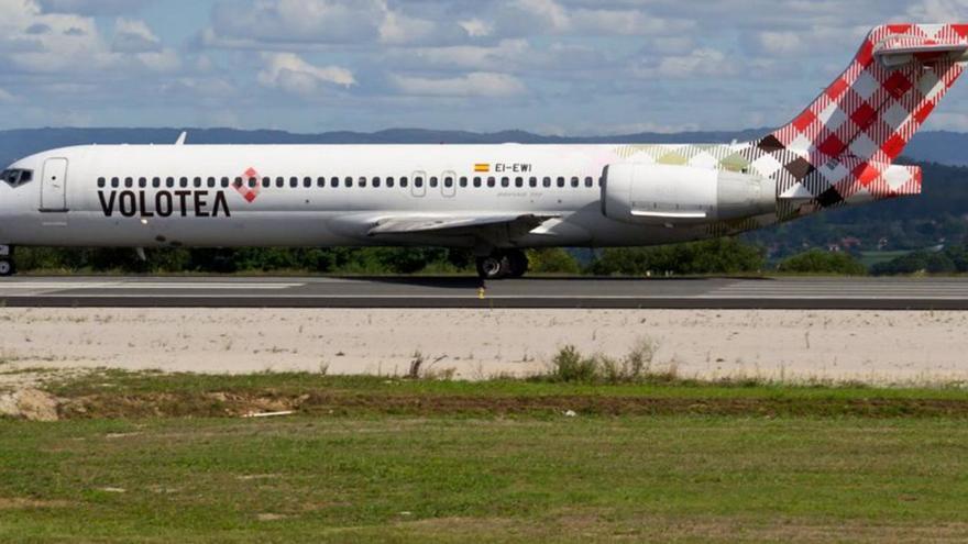 El aeropuerto de A Coruña pierde otra ruta: Volotea renuncia a Menorca este verano