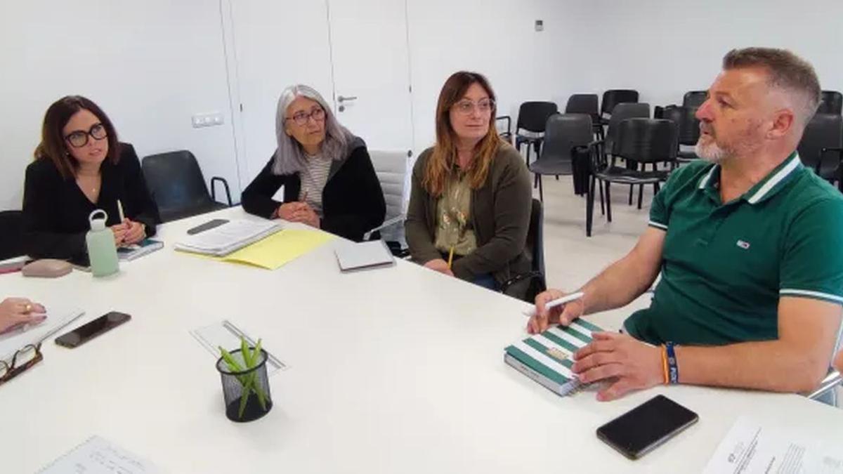 Jessica Miravete y Pascual Salines, durante la reunión.