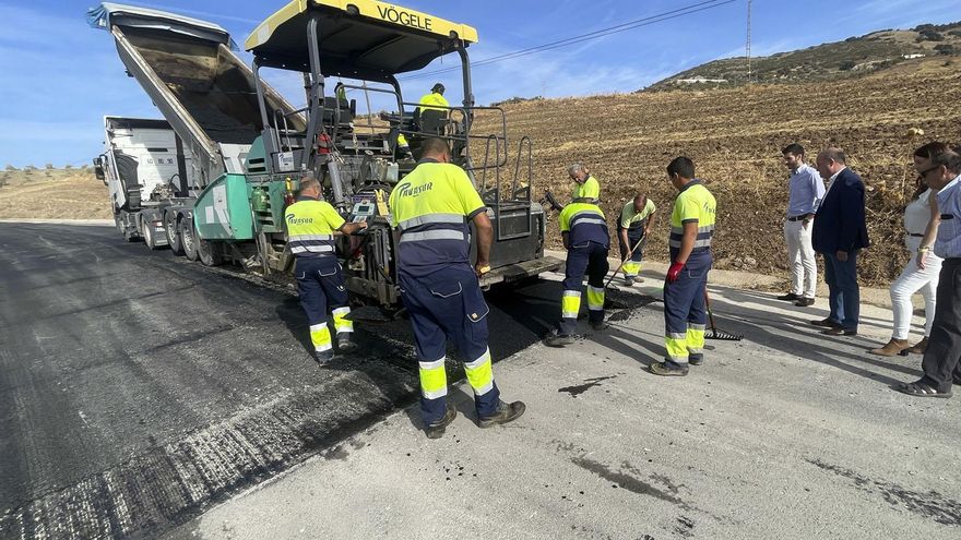 Actuación de urgencia en la carretera que une las pedanías antequeranas de La Joya y La Higuera