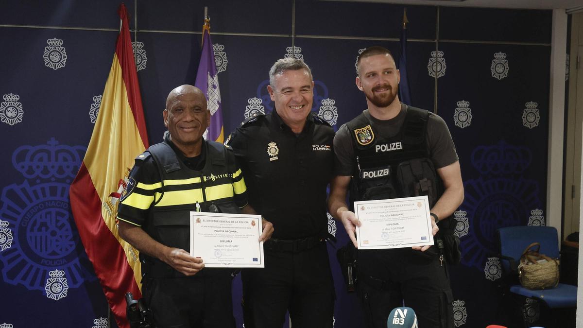 Despedida del policía alemán y del neerlandés que han formado patrullas mixtas en la Playa de Palma