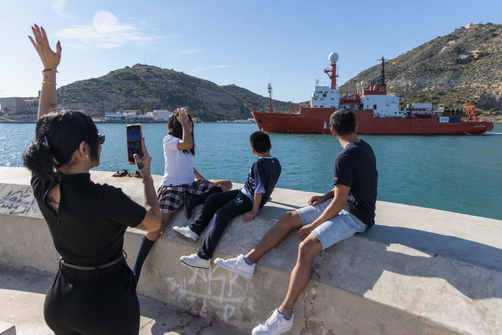 Las imágenes de la despedida del buque Hespérides en Cartagena