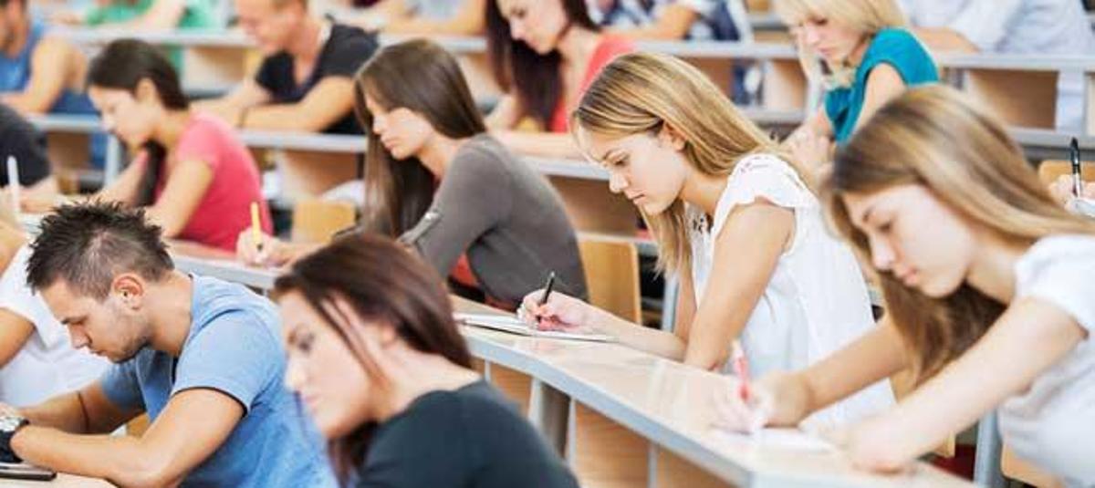 Miles de jóvenes españoles se enfrentan estos días a la Selectividad.