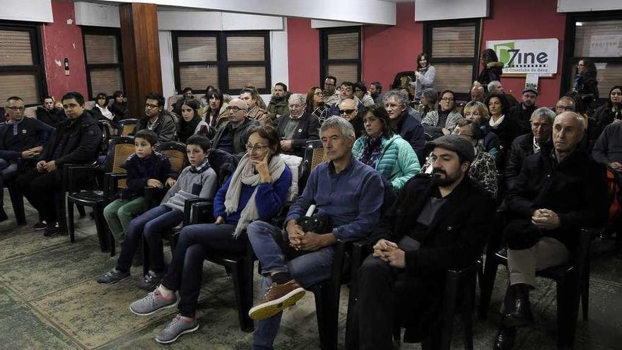 Numerosos asistentes acudieron a la proyección del documental. // Bernabé/Javier Lalín