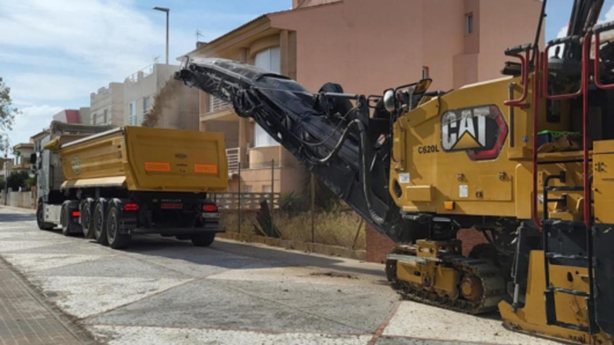 Las obras que transformarán el paseo Almirall Carròs en el sector 5 de la playa de Oliva durarán tres meses