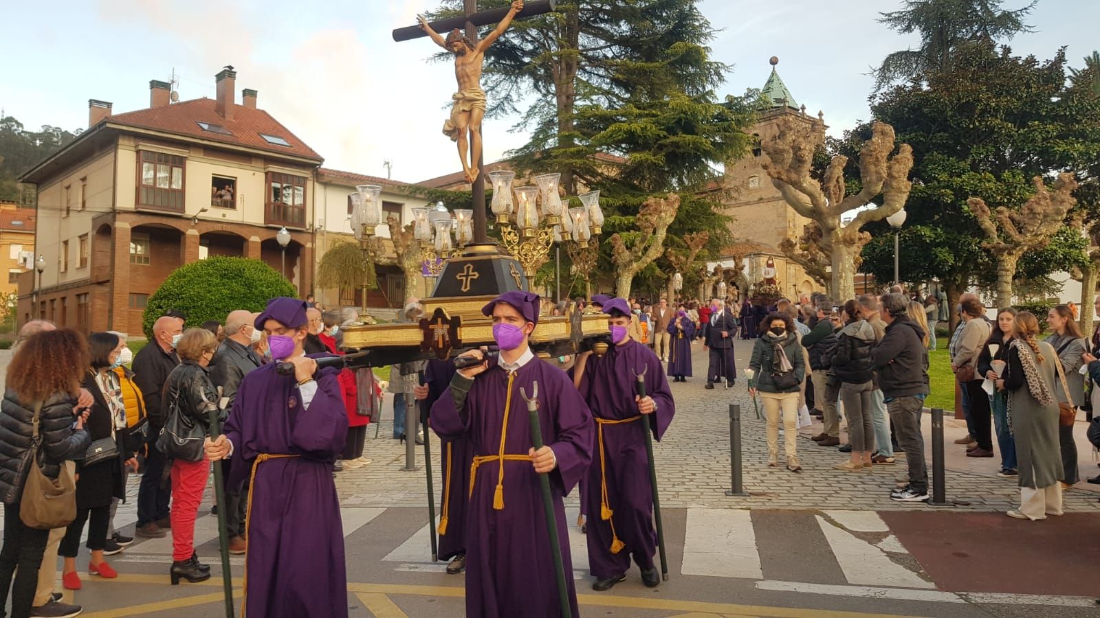 El Calvario en Villaviciosa: imágenes de una de las citas cumbre de la Semana Santa local