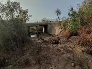 Buscan sin éxito un cuerpo en el arroyo Pedroche tras el aviso de un ciudadano