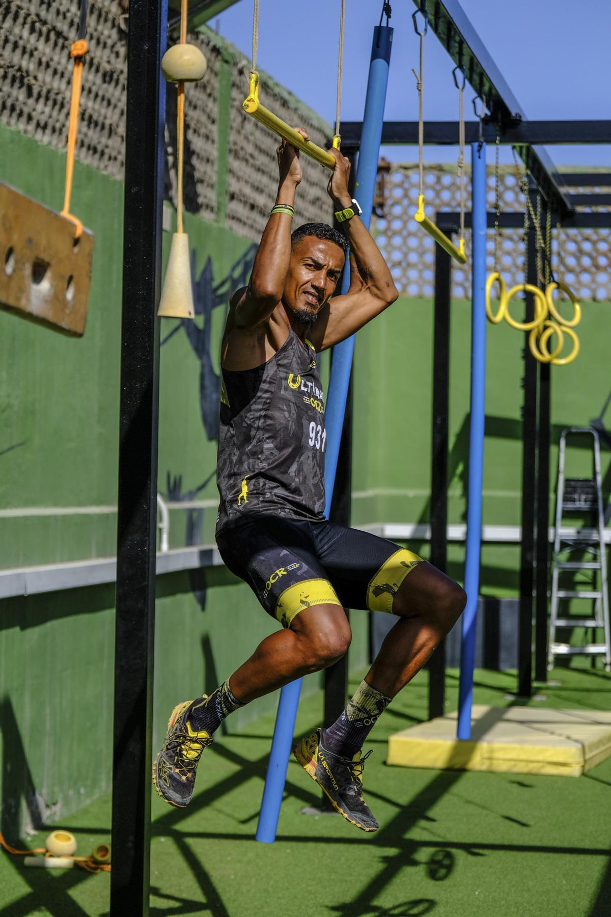 El atleta de obstáculos Azmán Mesaud