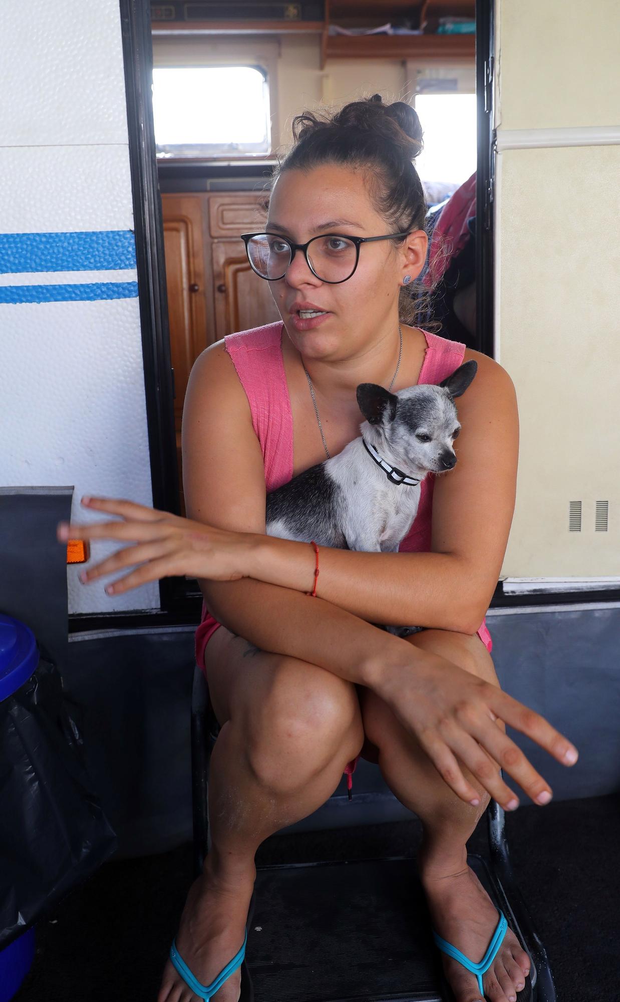 La vida en una caravana 46 días después de la erupción en La Palma