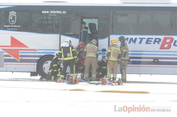 Simulan un accidente aéreo en aeropuerto