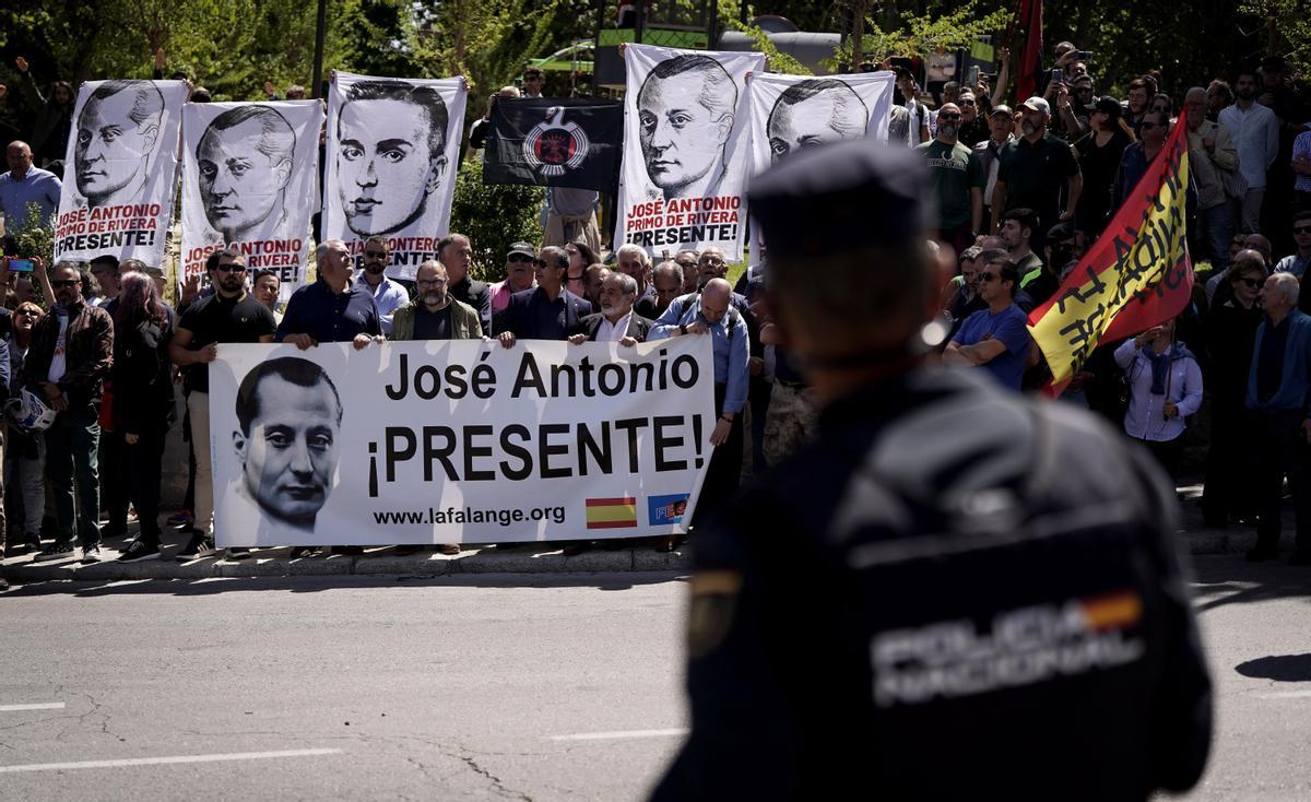 Incidentes a la llegada de los restos de Primo de Rivera al cementerio de San Isidro