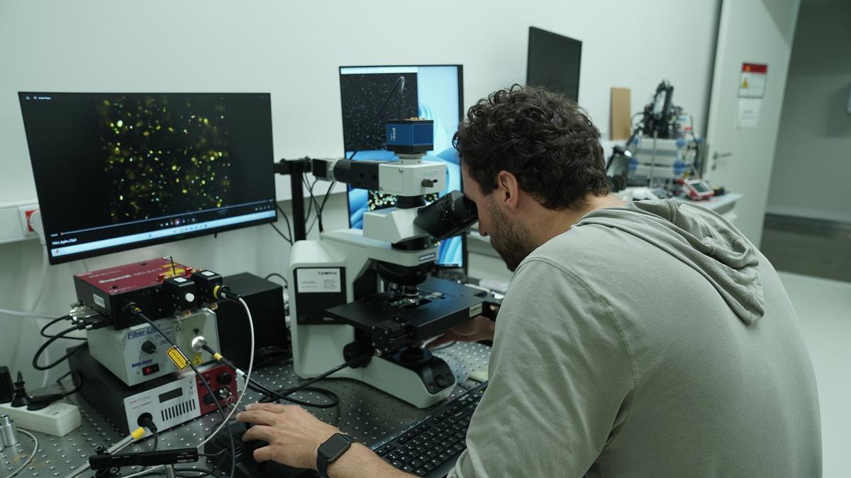 El nuevo microscopio hiperespectral del CINBIO.