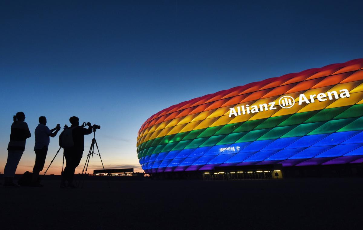 El Allianz Arena luce la bandera LGBT durante el Alemania - Hungría de junio de 2021.