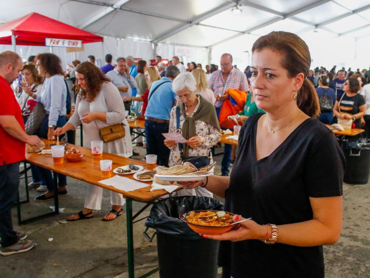 Las carpas de degustación de la Festa do Marisco. |   //  IÑAKI ABELLA