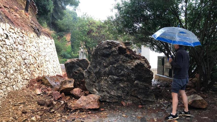 Desprendimiento de enormes rocas ocurrido el pasado mes de abril.