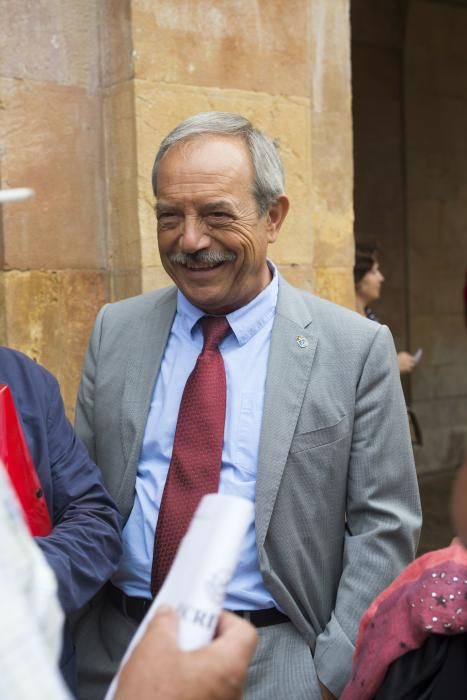 Minuto de silencio en el Ayuntamiento de Oviedo por las víctimas de la violencia machista