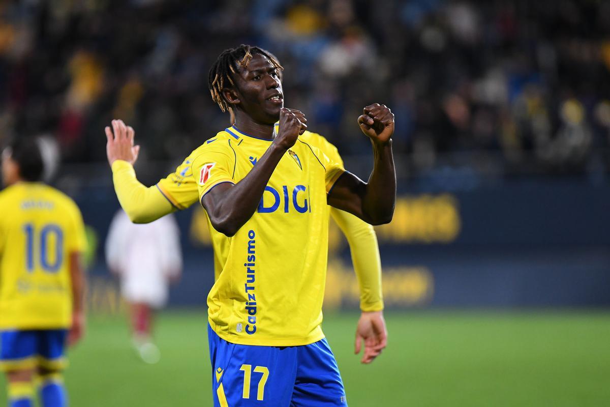 Dawda celebra un gol del seu doblet al Castelló