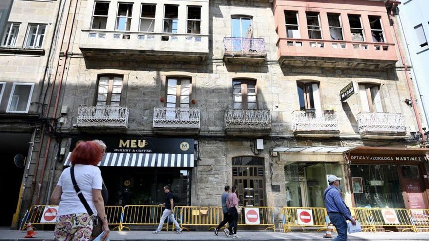 La calle Riestra se reabre el tráfico 16 días después del incendio que dañó un edificio