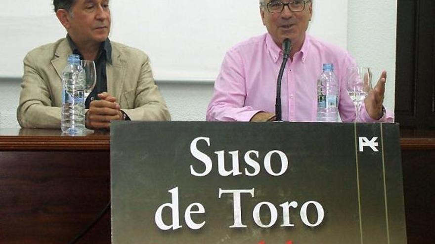 Suso de Toro y José Navarro Talegón, presidente de la fundación González Allende.