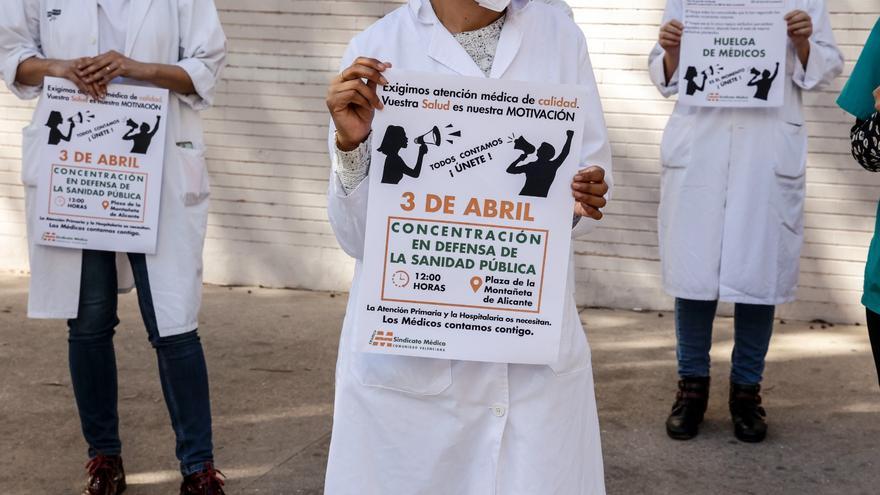 Los médicos de familia de Alicante protestan por dar una atención de calidad a sus pacientes