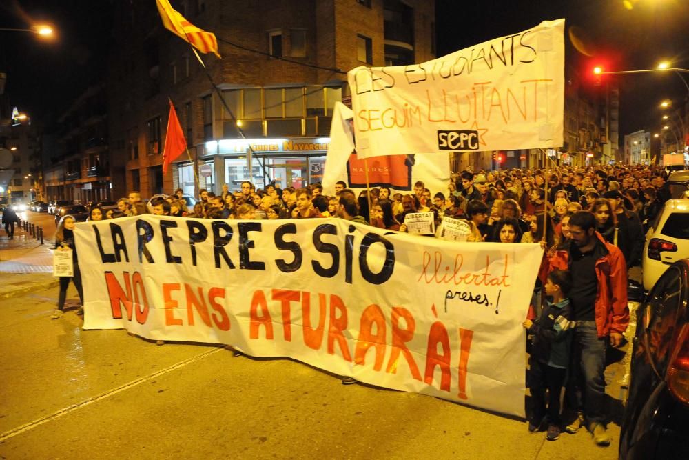 Uns 5.000 manresans surten al carrer per reclamar la llibertat dels exconsellers