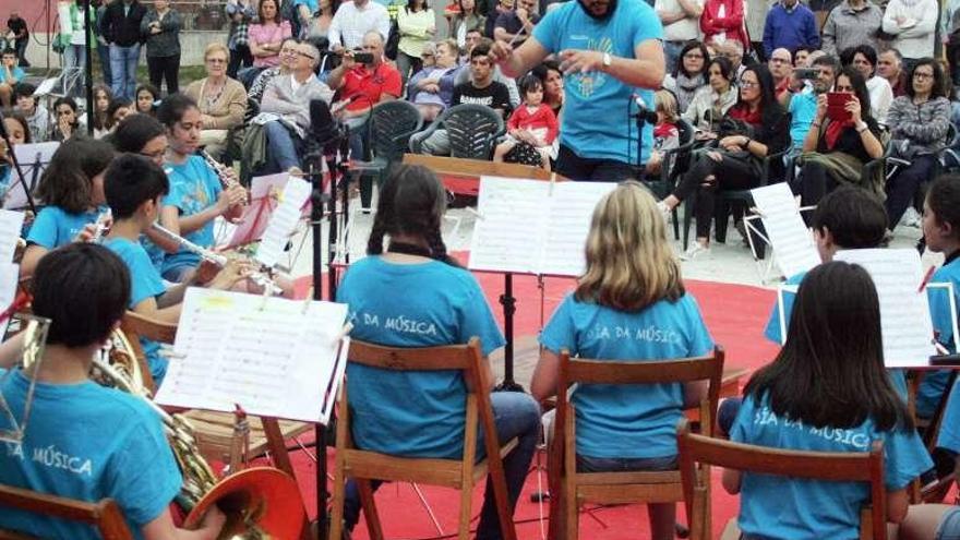 Actuación de la Banda Xuvenil de Silleda. // Bernabé/Luismy