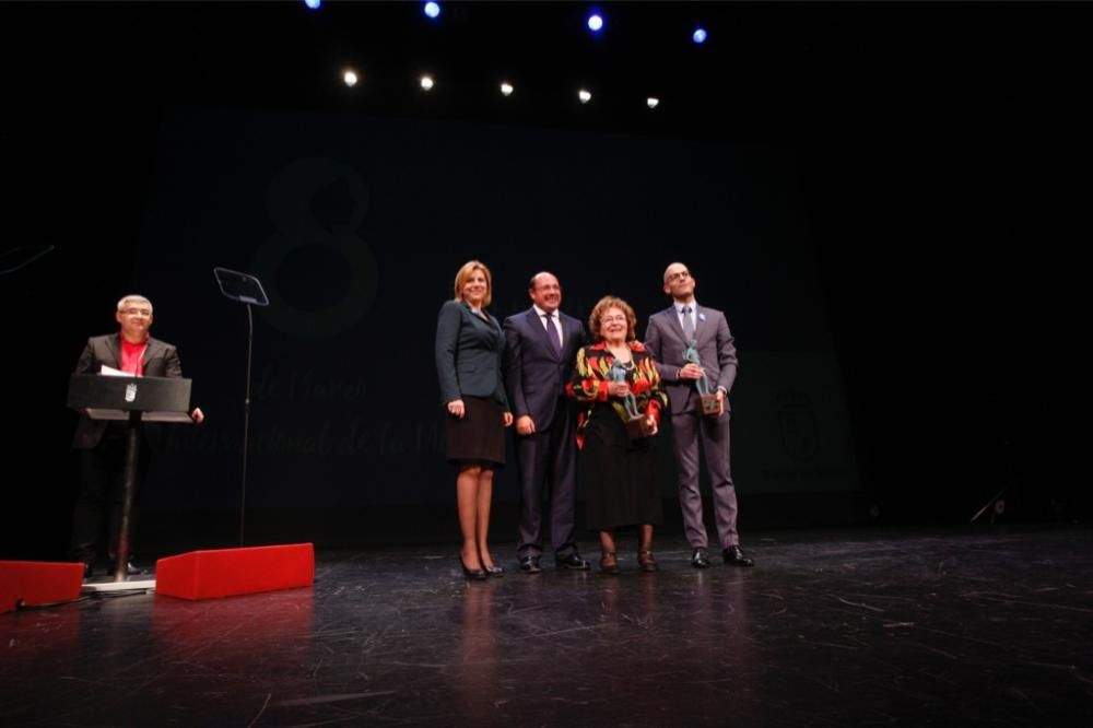 Entrega de premios del Día de la Mujer en el Romea