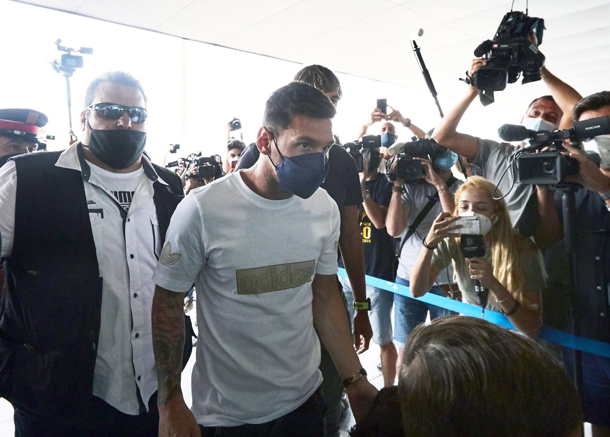 Messi a l'Aeroport del Prat per marxar a París