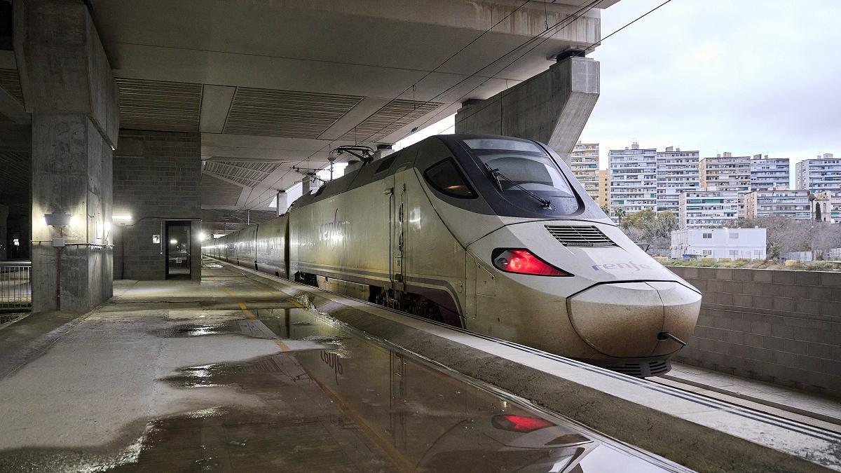 Un tren de alta velocidad en la estación de La Sagrera