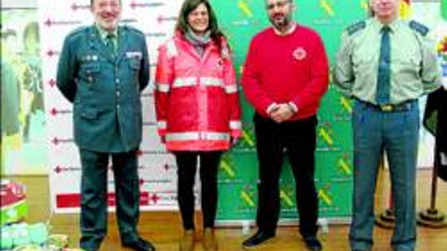 La Guardia Civil dona 1.100 kilos de alimentos a Cruz Roja