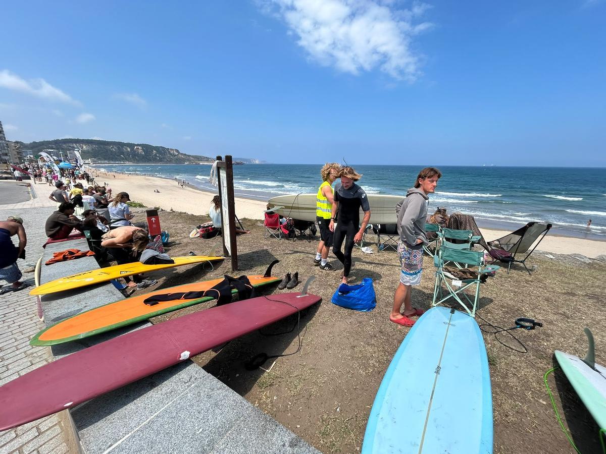 EN IMÁGENES: Más que competición en Salinas de la mano del Longboard Festival