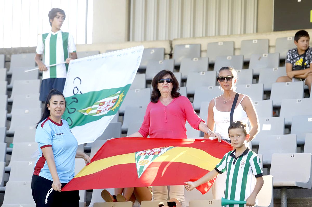 Las imágenes de la afición del Córdoba CF - Fuenlabrada
