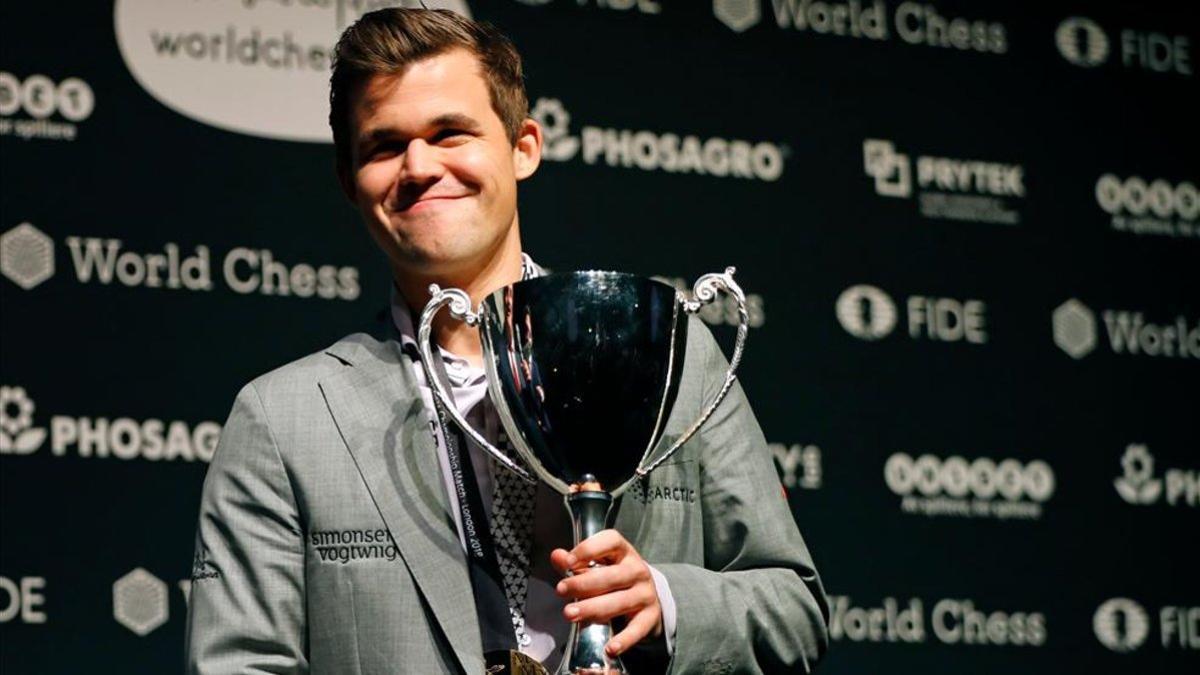 Carlsen celebra su triunfo en el Mundial