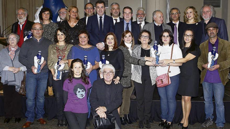 Los coruñeses Teatro do Atlántico, Uxía y Gabriel Tizón, Premios da Crítica Galicia