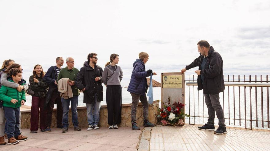 Un passeig de Tossa de Mar homenatja Kike Ballesteros