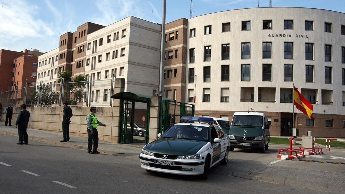Imagen del exterior del cuartel de la Guardia Civil en Sant Andreu de la Barca.