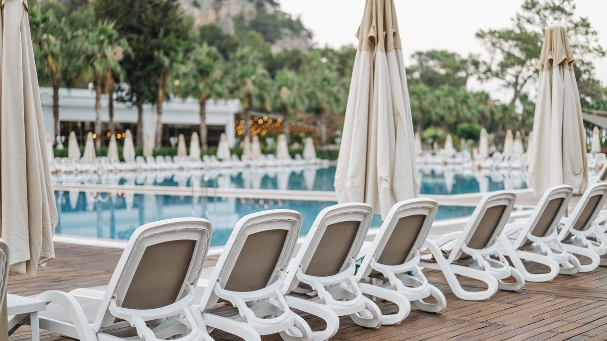 Imagen de la piscina de un hotel.