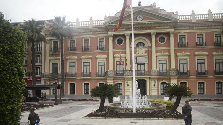 Negocian contrarreloj para que no corten más de 3.200 líneas de teléfono del Ayuntamiento de Murcia