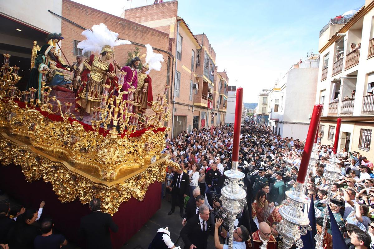 La Hermandad de la Estrella recorre las calles cordobesas desde la Huerta de la Reina
