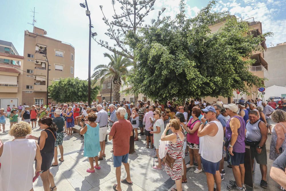 Protesta vecinos de La Mata para exigir mejoras.