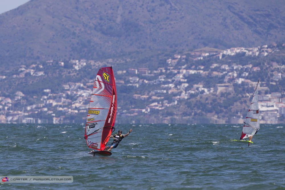 L''elit mundial del Windsurf competeix al Golf de Roses