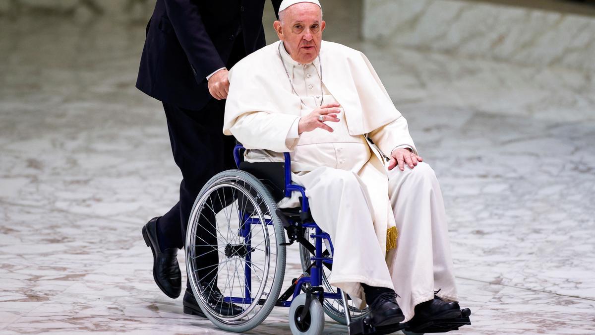 El Papa Francisco, en silla de Ruedas.